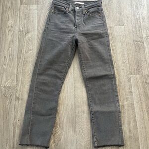 Levi’s Wedgie Straight High Rise Jeans Gray Denim Raw Hem Women’s W26 L28